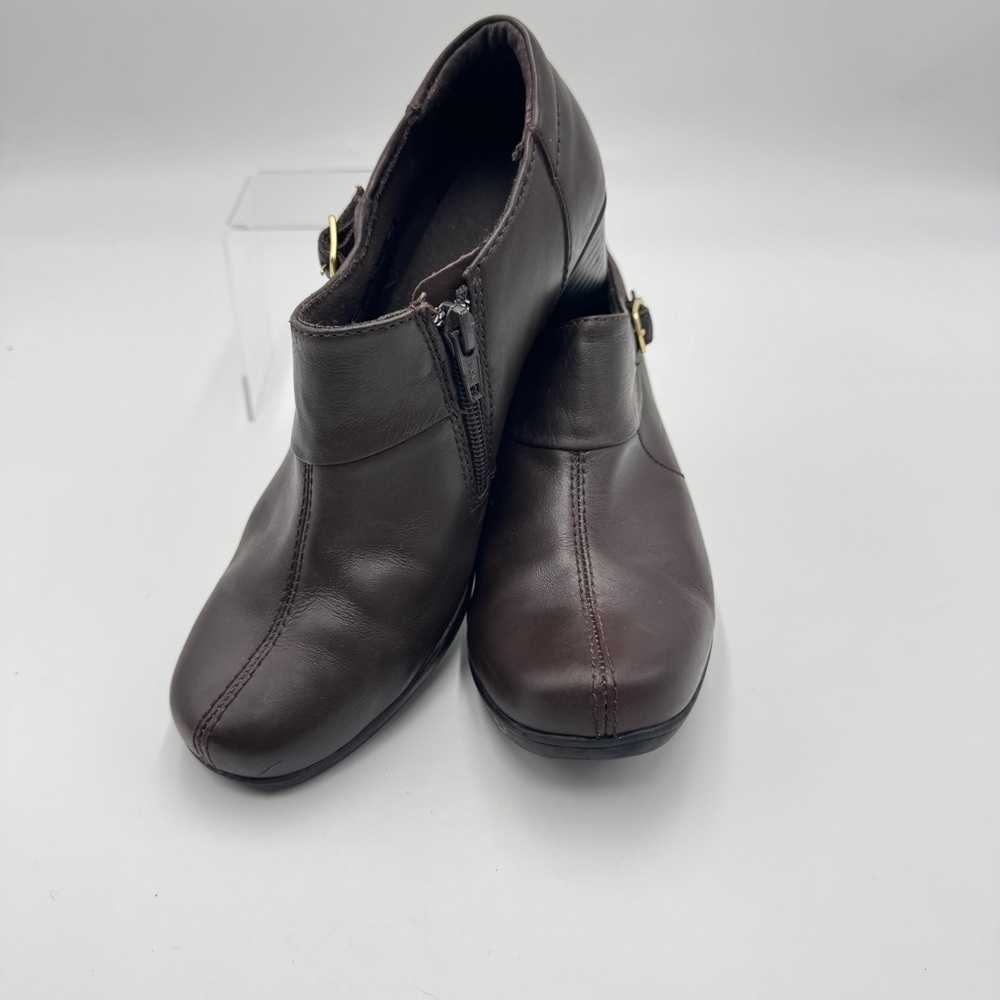 Clark’s bendable Dark Brown Leather Ankle Boots size 6